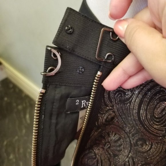 2B. Rych Metallic skirt size 8 (41) - Picture 8 of 8